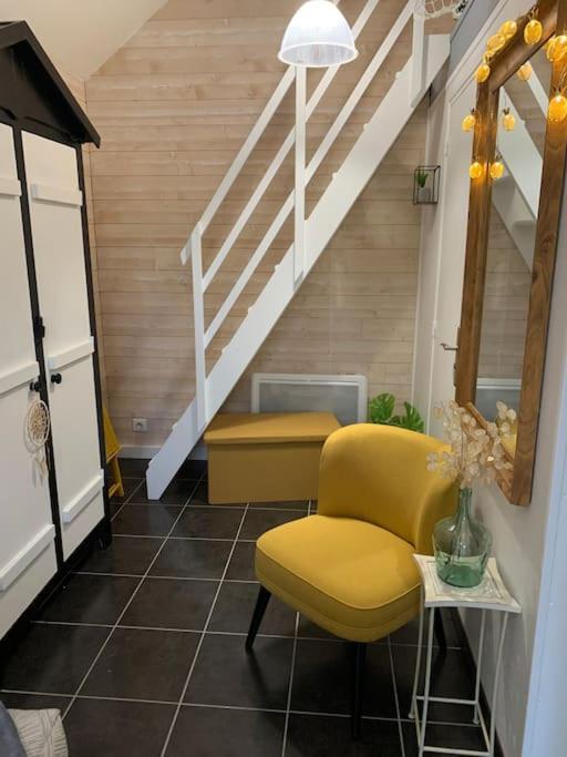 Joli Studio Mezzanine Proche Pole Europeen Yvre-l'Eveque Luaran gambar